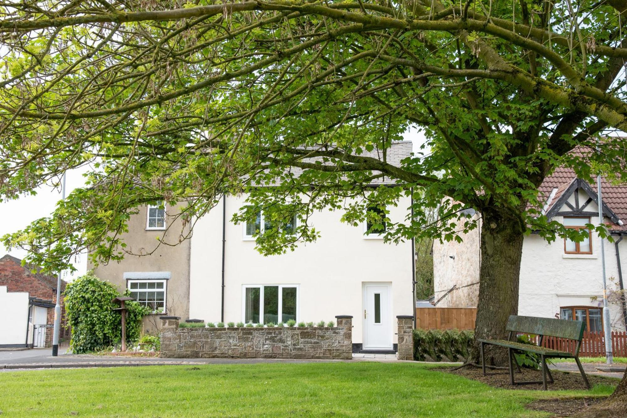 Work And Relax - Fast Wifi, Fireplace & Near Pub Newton Aycliffe Exterior photo